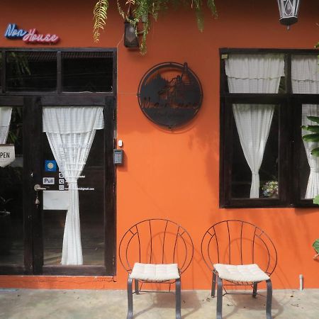 Non House Bangkok บ้านนอนโฮสเทล Exterior photo