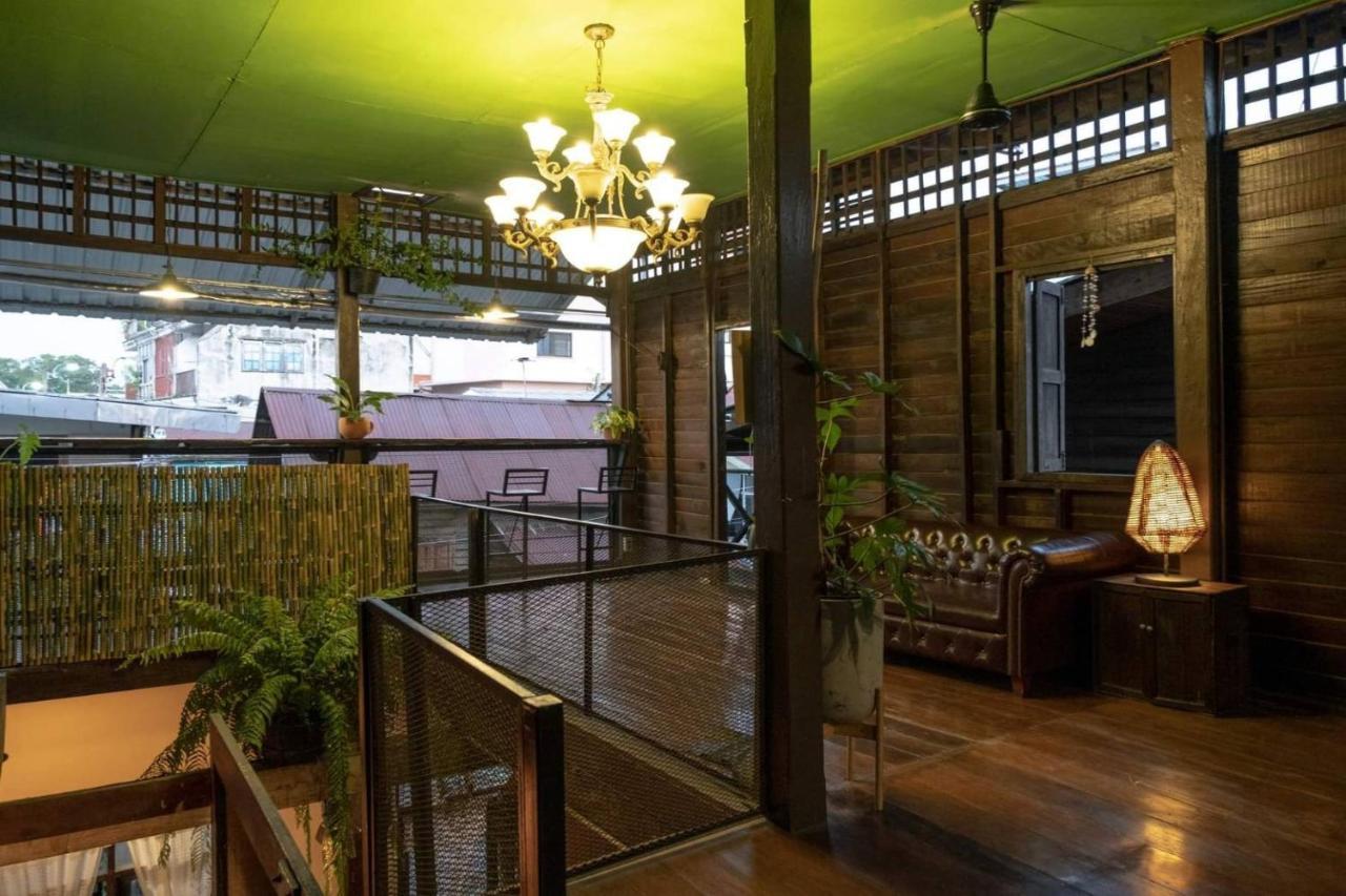 Non House Bangkok บ้านนอนโฮสเทล Exterior photo