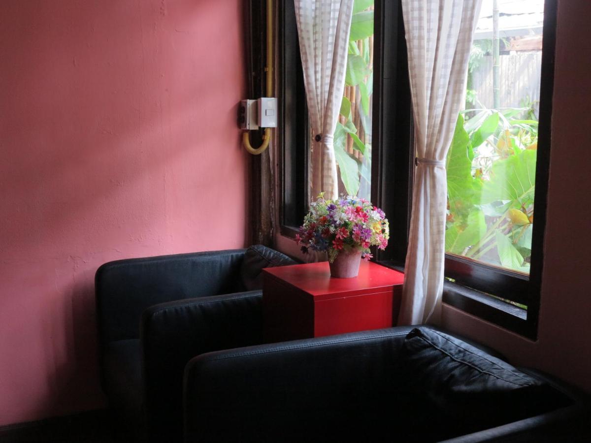 Non House Bangkok บ้านนอนโฮสเทล Exterior photo