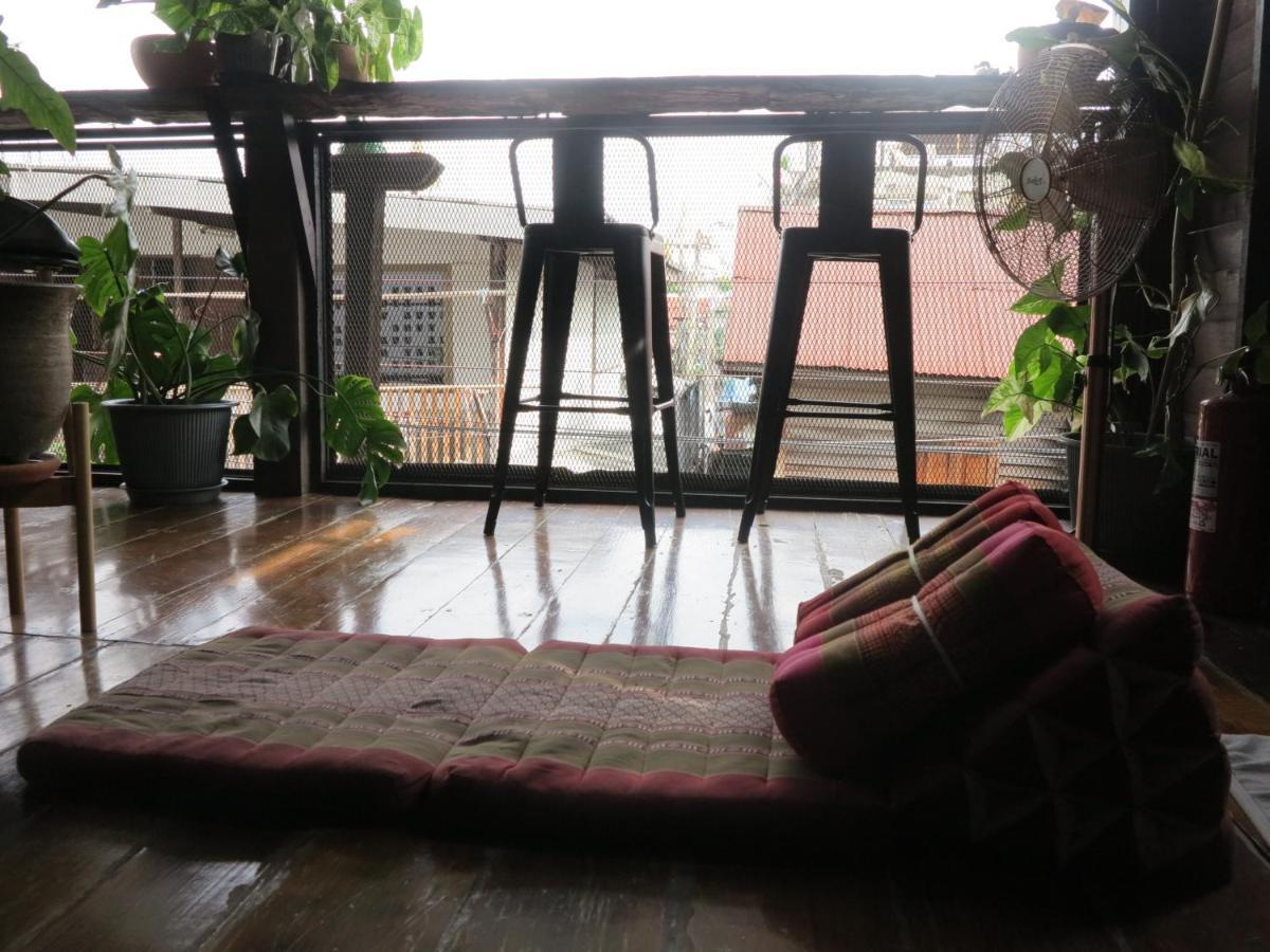 Non House Bangkok บ้านนอนโฮสเทล Exterior photo